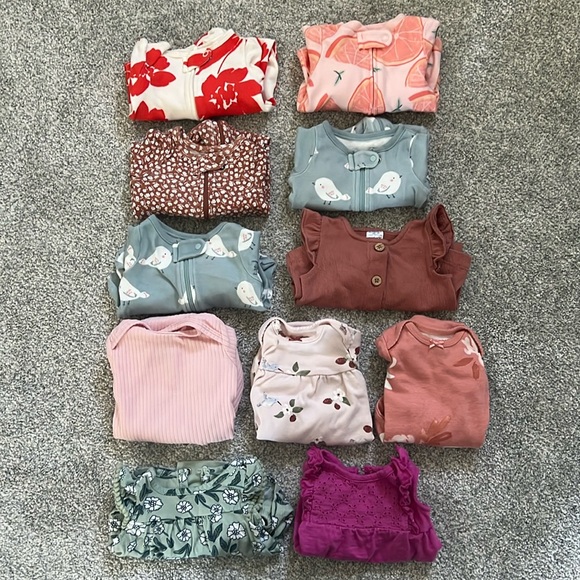Newborn Baby Girl Carter’s Bundle of clothes - Picture 1 of 9